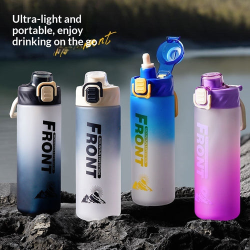 Bouteille de sport active VELNOX Fitness™ de la marque ggg, en plastique avec bouchon à vissage et anse, pour l'hydratation lors d'activités.